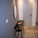 Luxury Cozy 2 Bdr Downtown Apt.5 *