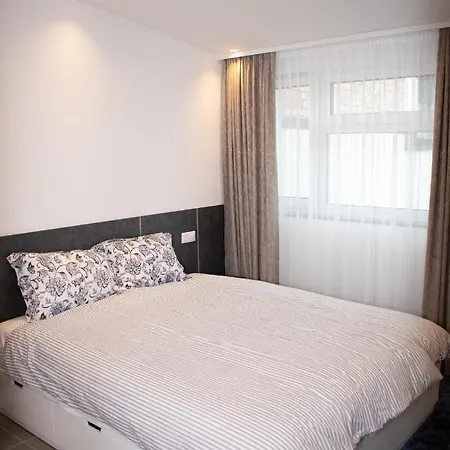 Luxury Cozy 2 Bdr Downtown Apt.5 شقة *